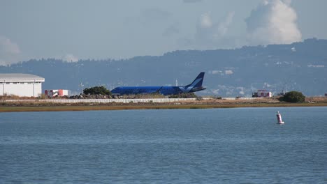 breeze airways by jetblue landing at airport