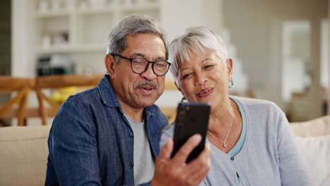 Senior-couple,-smartphone-and-video-call