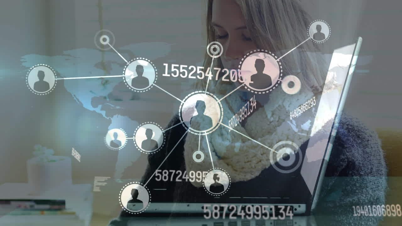 animación de procesamiento de datos y red global de iconos de personas, sobre mujer usando tableta