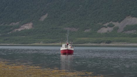 A-View-of-a-Sailboat-on-the-Tranquil-Water-in-Medby,-Senja,-Norway---Wide-Shot