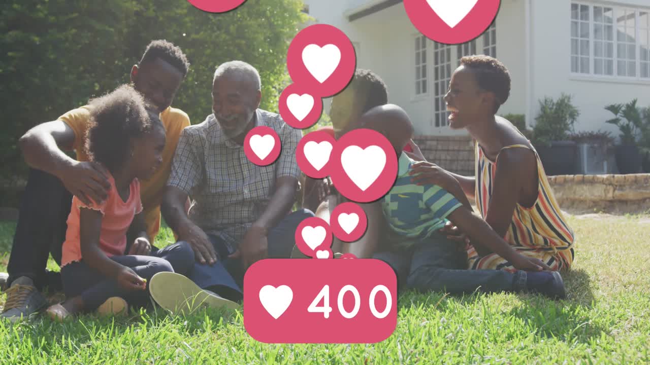 Animation af hjerteikoner fra sociale medier og stigende tal over glad afroamerikansk familie
