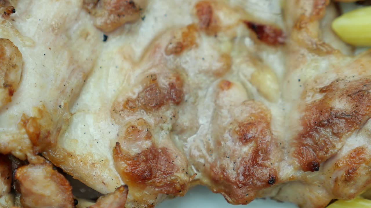 pollo a la parrilla con pasta de penne