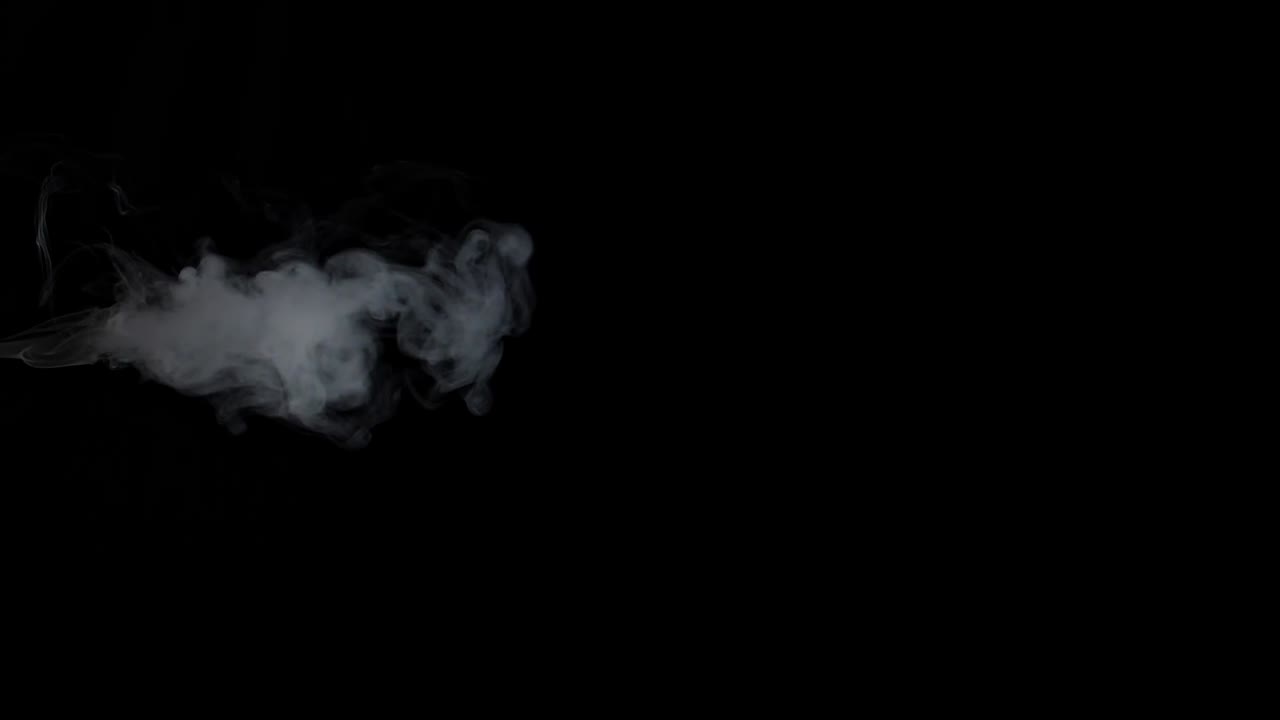Nuvola di fumo astratta, fumo al rallentatore su sfondo nero, rallentatore