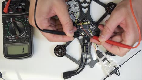 fabricación de drones, chips, soldaduras, reparaciones, mecánicos y placas base