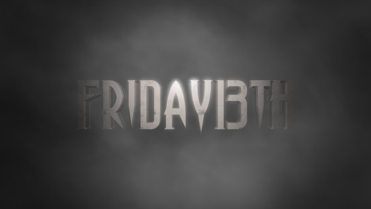 viernes 13 con una oscura niebla mística en el cielo nocturno oscuro