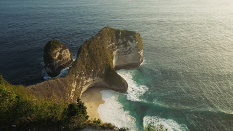 panoramic view of kelingking beach and t-rex cliffs in nusa penida, bali