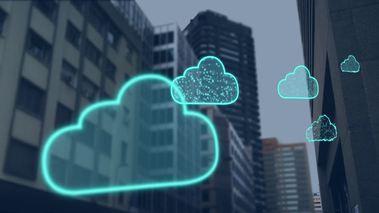 анимация цифровых облаков, летящих над городским пейзажем