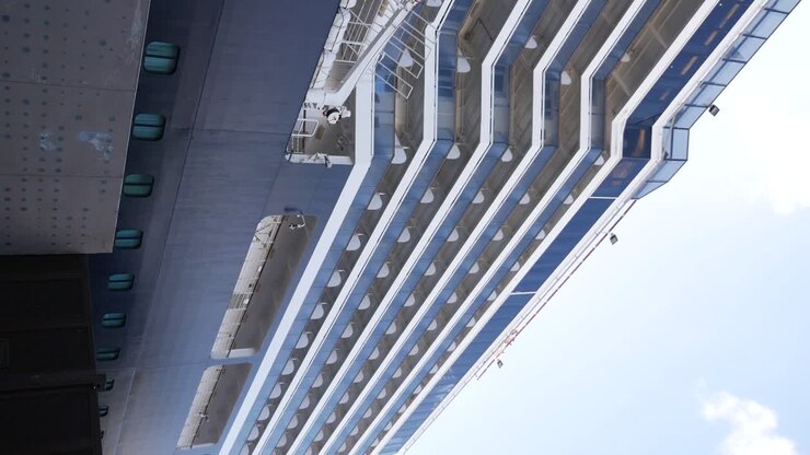 Vista externa de navio de cruzeiro