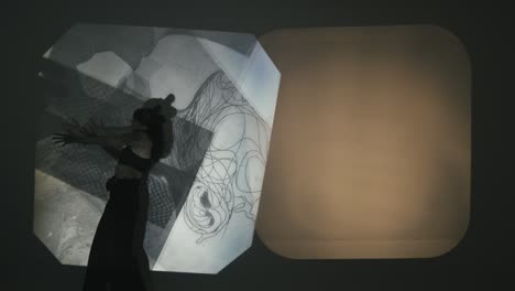 Junge-Professionelle-Tänzerin-Tanzt-Mit-Moderner-Video-Mapping-Projektion