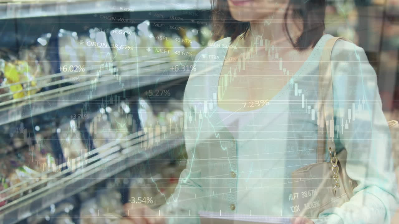 가게에서 트롤리와 함께 미소 짓는 백인 여성에 대한 데이터 처리 애니메이션