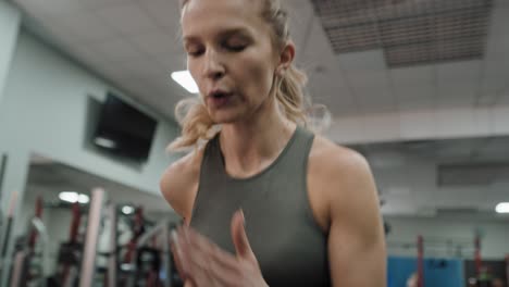 caucasian woman doing dynamic workout at the gym.