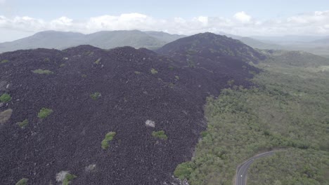 Vista-Panorámica-De-Las-Colinas-De-Roca-ígnea-Del-Parque-Nacional-De-La-Montaña-Negra,-Condado-De-Cook,-Extremo-Norte-De-Queensland,-Australia