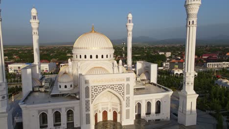 la mezquita pride of muslims, que lleva el nombre del profeta mahoma, en shali.