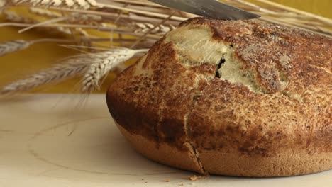 desayuno de pan caliente casero recién horneado.