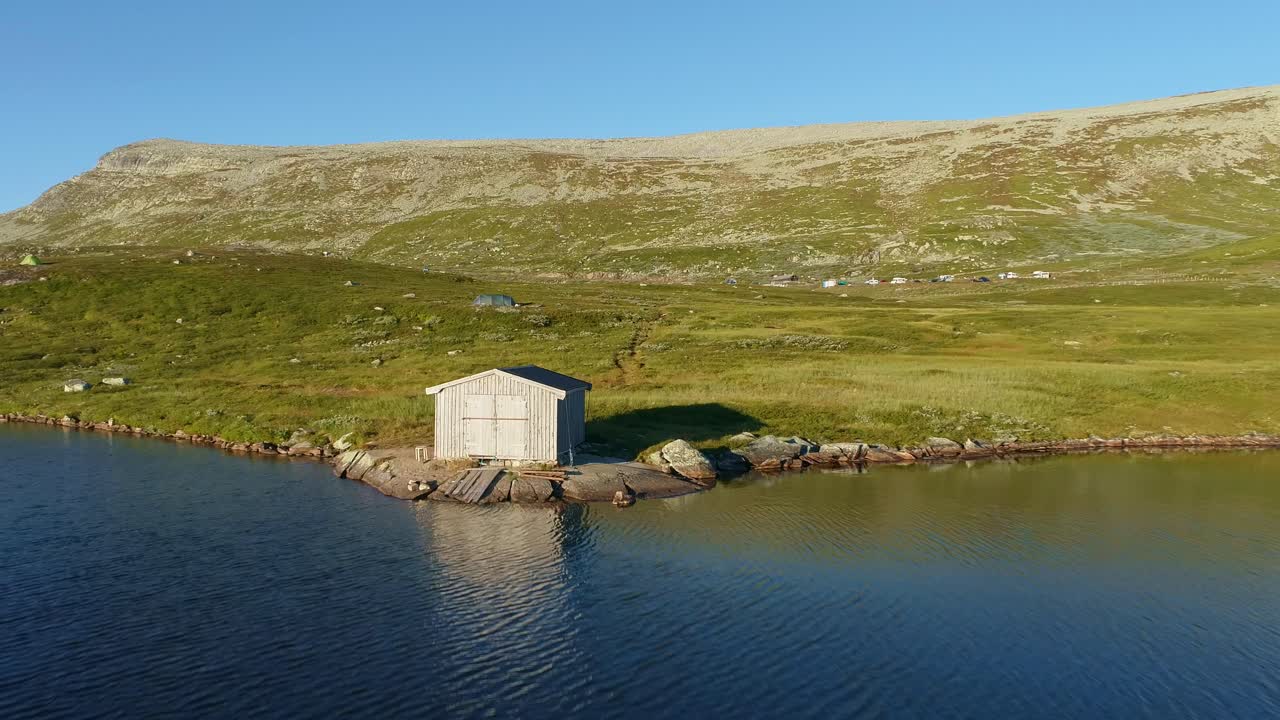 노르웨이 의 텐트 와 함께 있는  ⁇ 시인 오두막