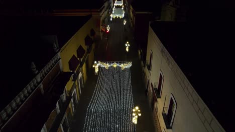 Imágenes-De-Drones-Que-Muestran-La-Arquitectura-Y-Las-Decoraciones-Navideñas-De-Las-Calles.