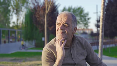 Thoughtful-old-man-looks-around.