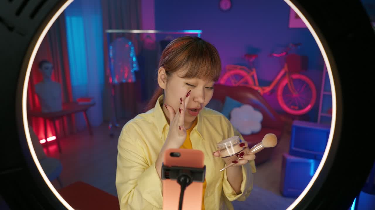 Beauty Blogger Shows Makeup Tutorial