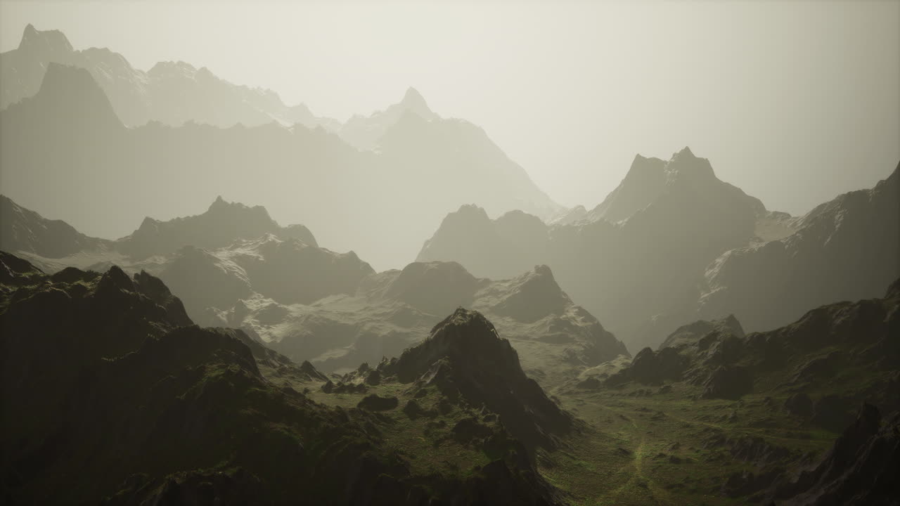 안개 속 의 산맥 의 멋진 풍경