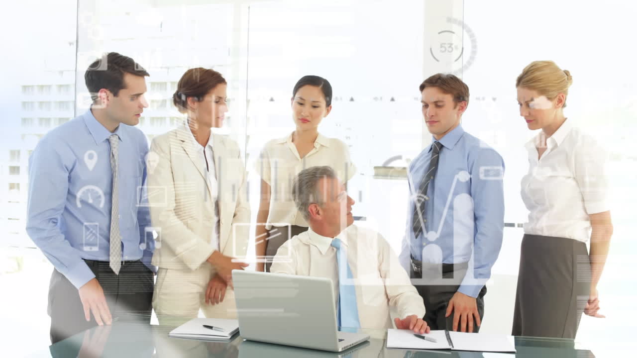 사무실에서 다양한 비즈니스 사람들에 대한 데이터 처리의 애니메이션