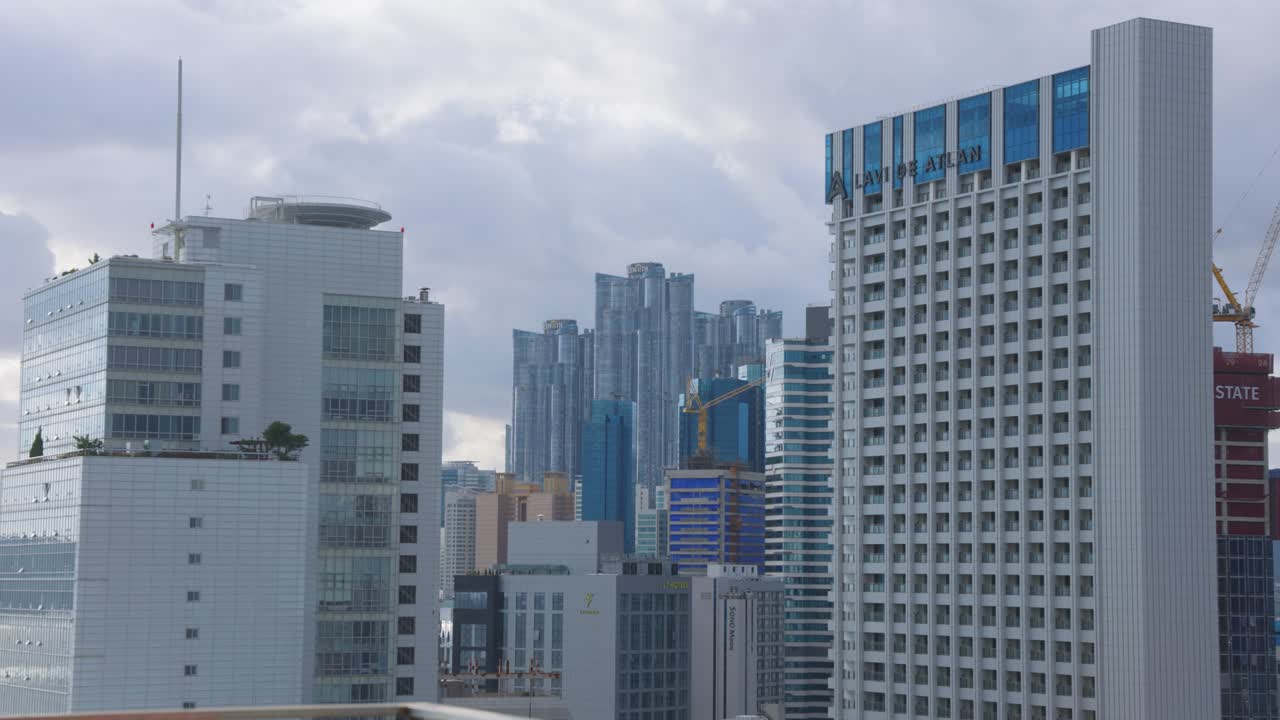 el horizonte de la ciudad de busan, vista desde haeundae en corea del sur.