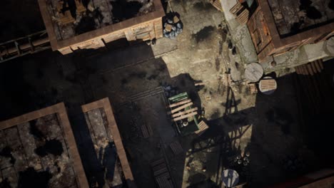 vista aérea de una vieja fábrica abandonada