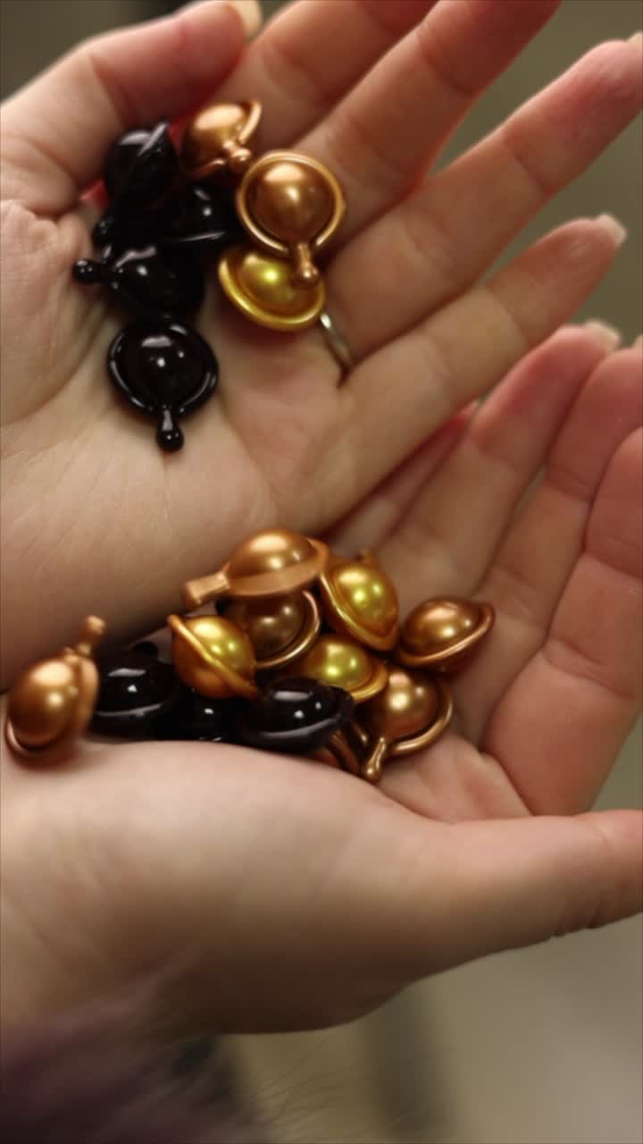 cápsulas de suero en la mano