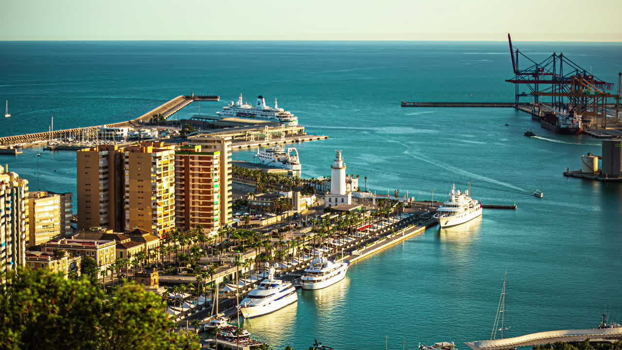 스페인 말라가 항구 의 부두, 항구, 요트, 호텔 - 타임  ⁇ 프