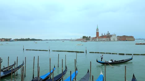 4K-Aerial-of-San-Marco,-the-Rialto-Bridge,-and-the-canals-in-Venice,-Italy-on-a-cloudy-day-11