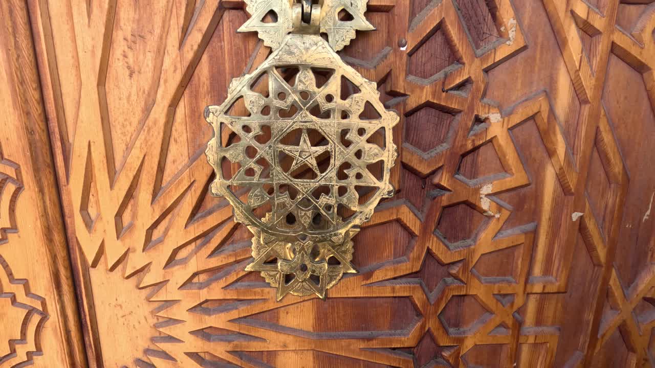the intricate craftsmanship and cultural significance of traditional Moroccan door knobs, showcasing their artistry and rich heritage