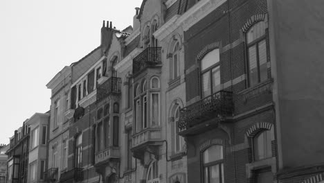 Monochrome-Of-Traditional-Facade-With-Bow-Windows-At-The-Architectures-In-Brussels,-Belgium