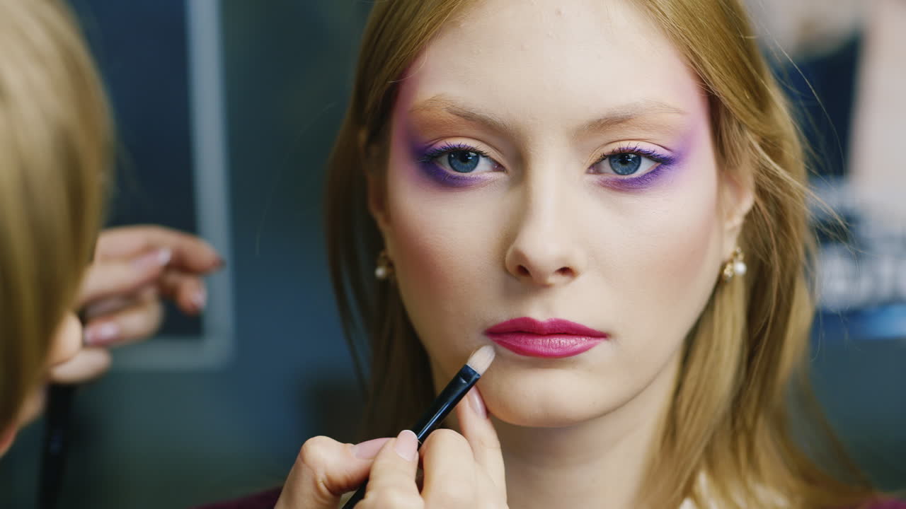 модели для нанесения макияжа в салоне красоты