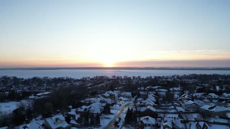 Golden-hour-by-the-Great-Lakes-during-winter-time-and-sunset