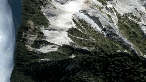 Vista-Aérea-Cinematográfica-De-Ruinaulta,-Suiza