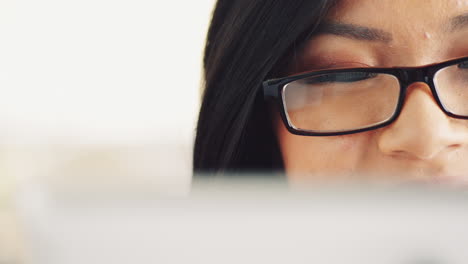 Attractive-young-woman-using-digital-tablet-computer-touchscreen-ipad