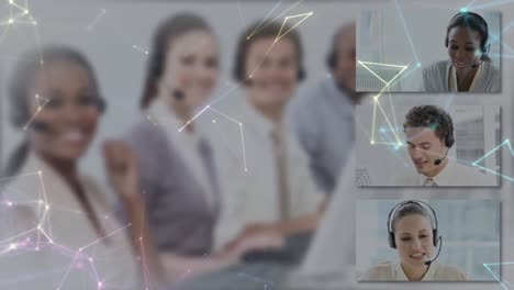 animación de la red de conexiones a través de pantallas con personas de negocios que usan auriculares telefónicos
