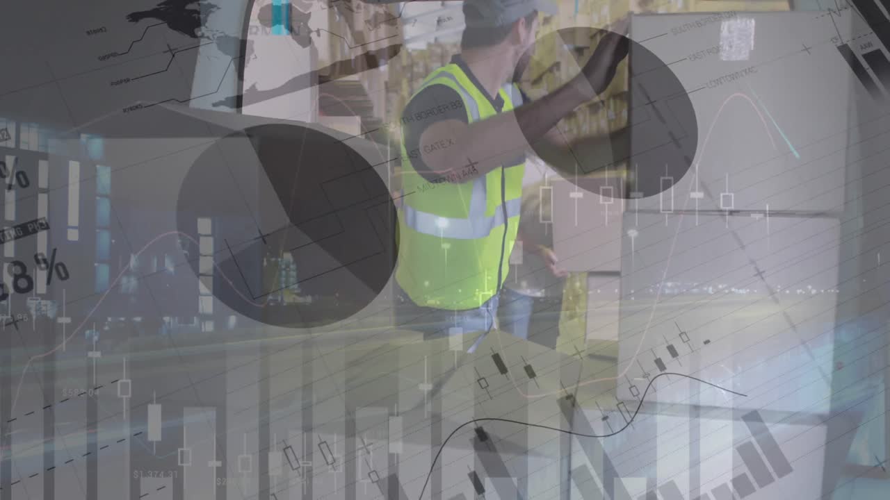 procesamiento de datos estadísticos contra el repartidor caucásico apilando cajas del almacén en su furgoneta