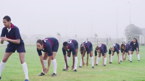 Eine-Gruppe-Weiblicher-Highschool-Rugbyspieler