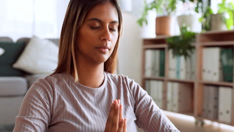 Frau,-Yoga-Und-Meditation-Für-Spirituelle-Gesundheit