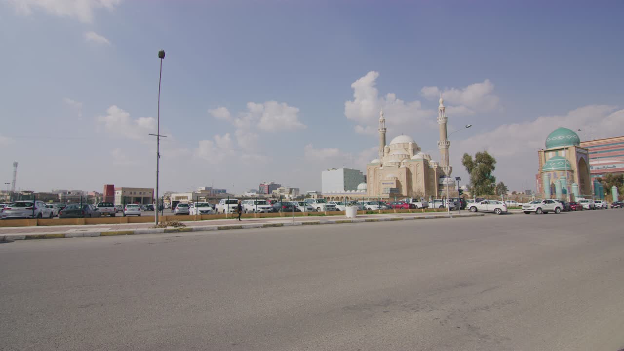 la hermosa mezquita de jalil khayat en erbil, irak