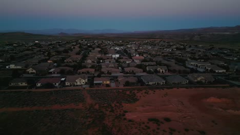 Wohnsiedlung-Bei-Sonnenuntergang-In-Hurricane-City,-Washington-County,-Utah