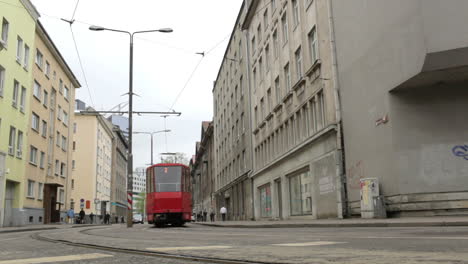 Rote-Straßenbahn-In-Tallinn,-Estland