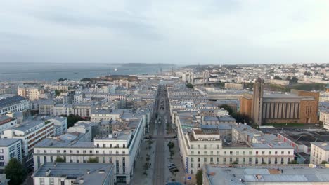 Luftübersicht,-Die-Die-Hauptstraße-In-Der-Stadt-Brest-In-Frankreich-Zeigt