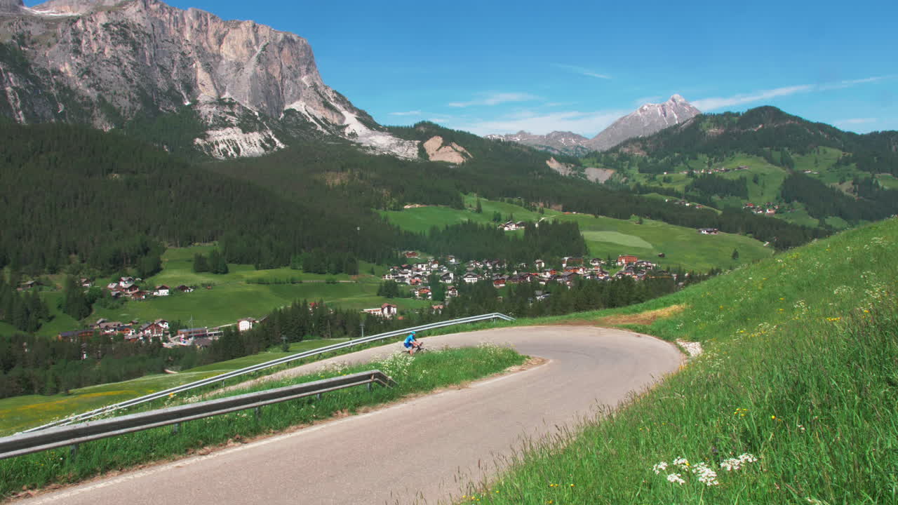 산에서 자전거를 타는 자전거 타기