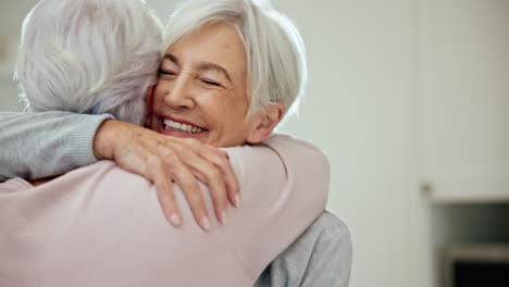 bienvenidos y abrazos a las amigas mayores.
