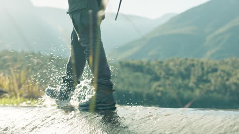 Wandern,-Schuhe-Oder-Mann-Beim-Wandern-In-Der-Natur