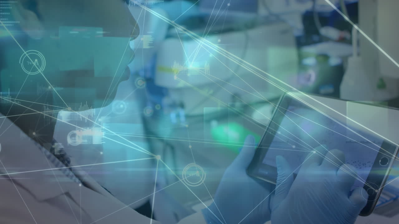 animación de la red de conexiones y datos diversos sobre una trabajadora de laboratorio biracial usando una tableta