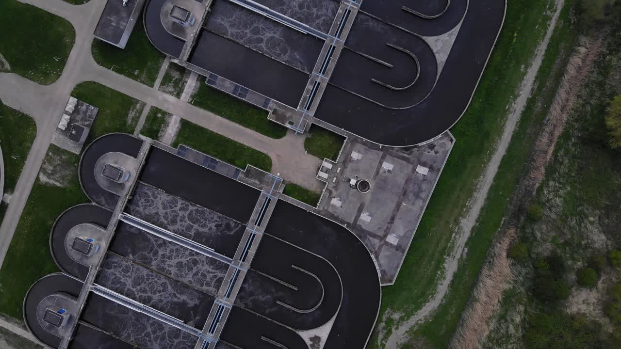 установка для фильтрации воды в цвайндрехте с отстойниками и седиментаторами в южной голландии, нидерланды