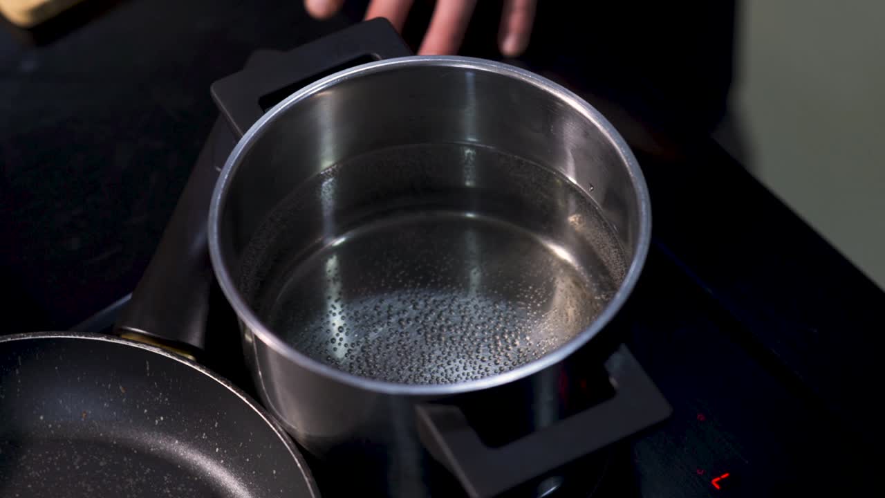 agua hirviendo en la estufa