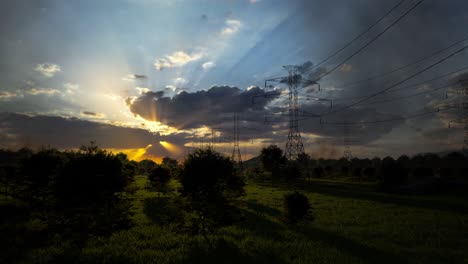 puesta de sol sobre las líneas eléctricas